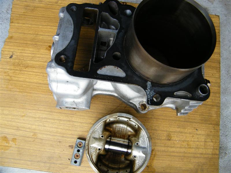 Cylinder z tłokiem przedni Kawasaki Vulcan VN 750
