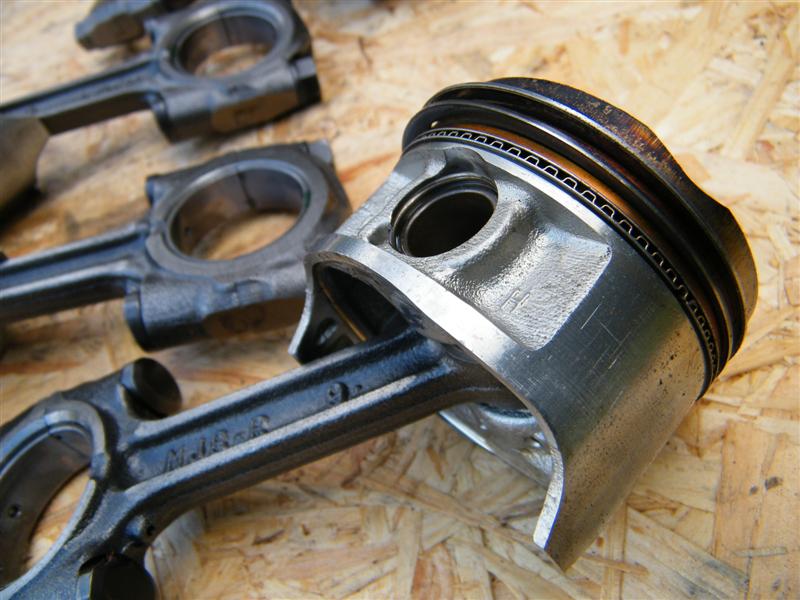 Tłok korbowód sworzeń tłoki Honda VF 500 Magna
